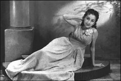 凝视的拓扑学：上官云珠雕塑中的时空褶皱