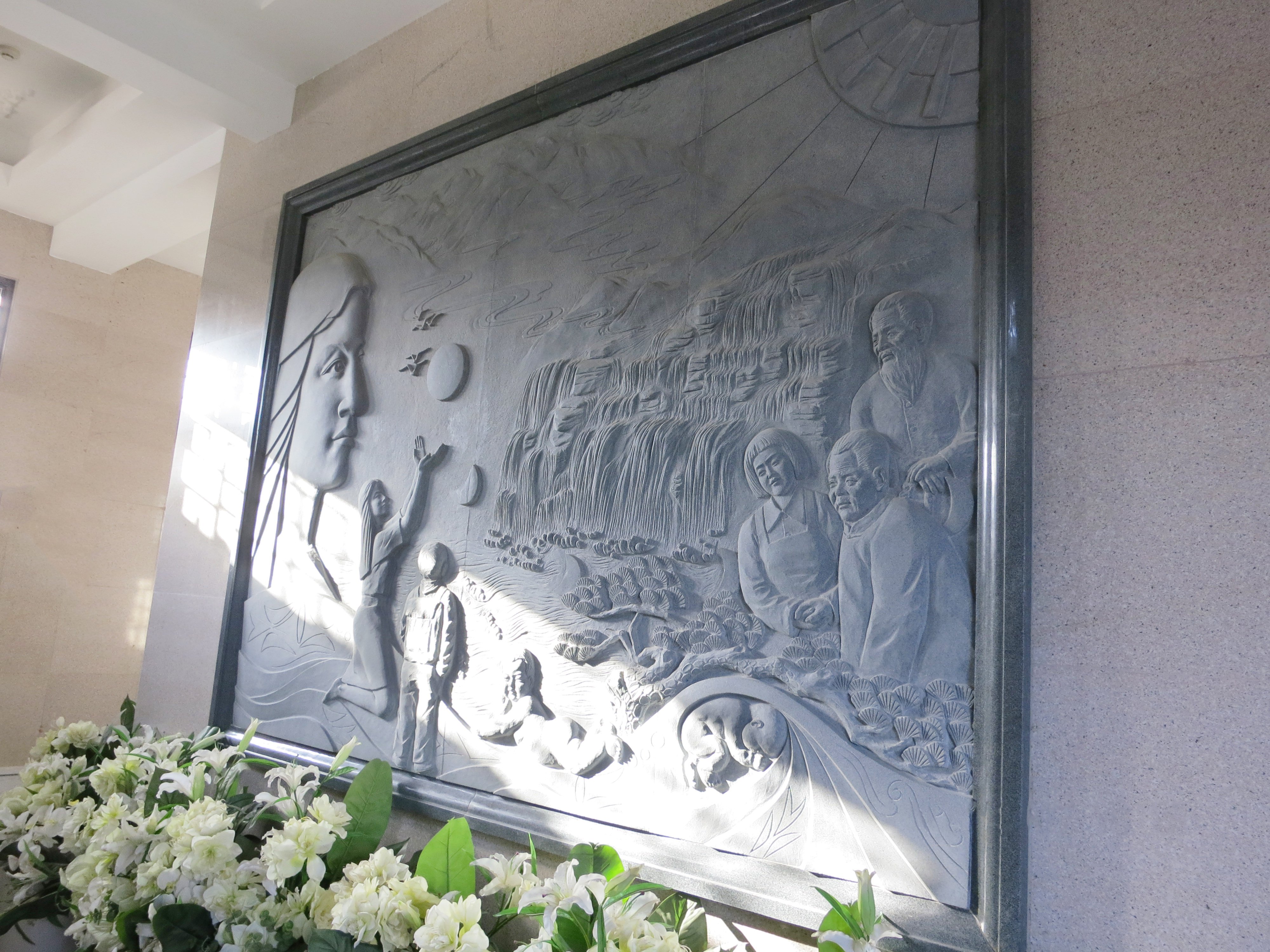 石上轮回：浮雕中的时间诗学